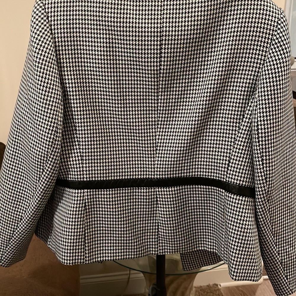 Buttoned down Houndstooth Blazer - Picture 5 of 5